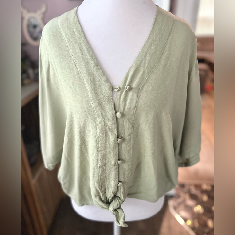 Sim & Sam Sage Button-Down Blouse